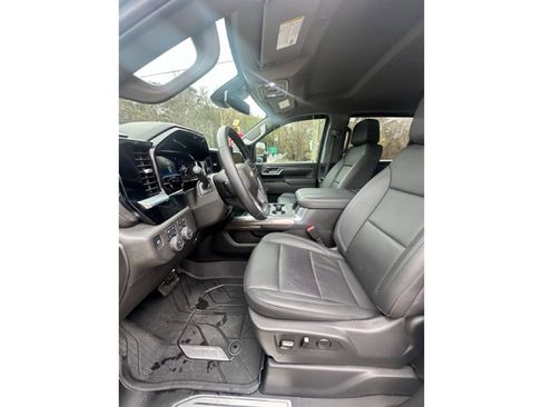 Used 2025 Chevrolet Silverado 3500 LTZ w/ LTZ Plus Package image 16