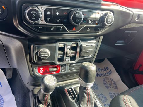 Used 2021 Jeep Wrangler Unlimited Rubicon w/ Dual Top Group AWD/4WD image 13