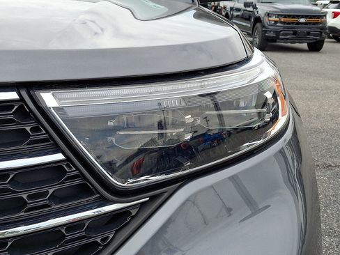 Used 2023 Ford Explorer XLT AWD/4WD image 8