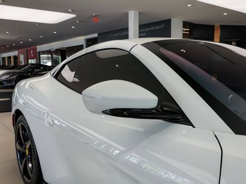 Used 2020 Ferrari Portofino image 18