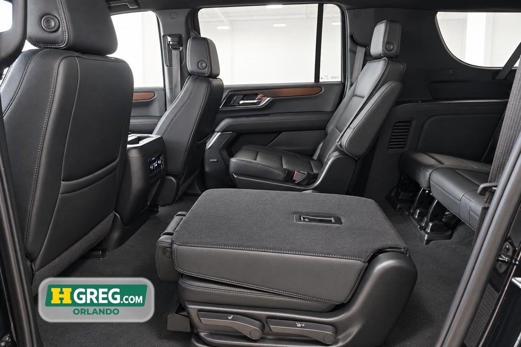 Used 2025 GMC Yukon XL Denali AWD/4WD image 12