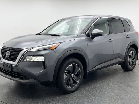 Used 2025 Nissan Rogue SV FWD image 3
