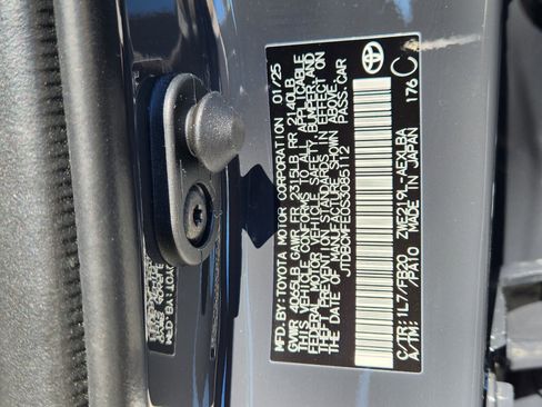 Used 2025 Toyota Corolla LE image 16