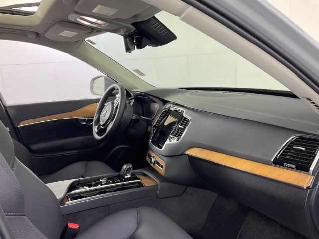 Certified 2025 Volvo XC90 T8 Plus AWD/4WD image 30