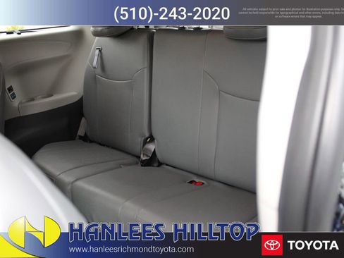 Used 2021 Toyota Sienna Limited image 18