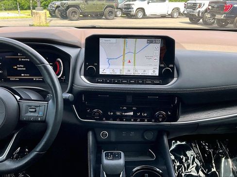 Used 2023 Nissan Rogue Platinum w/ Platinum Premium Package AWD/4WD image 12
