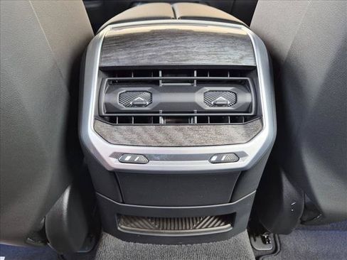 Used 2024 BMW 740i RWD image 18