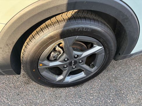 Used 2025 Kia K4 LXS image 31