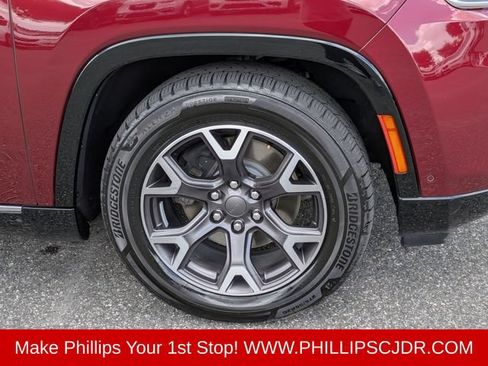 Used 2022 Jeep Wagoneer Series III w/ Premium Group I AWD/4WD image 10
