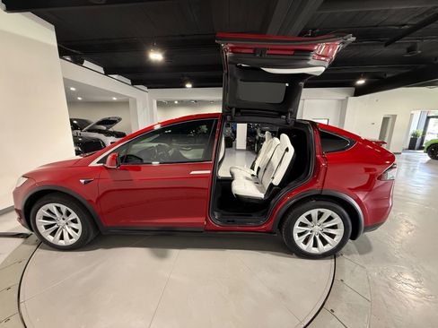 Used 2018 Tesla Model X 75D AWD/4WD image 13