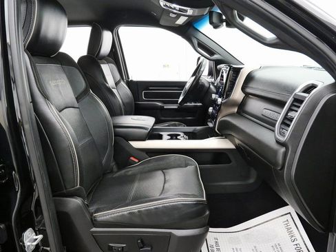 Used 2019 RAM 2500 Laramie w/ Black Appearance Package image 17