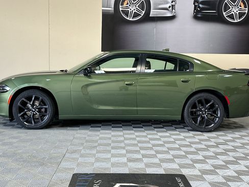 Used 2019 Dodge Charger SXT w/ Plus Group RWD image 7