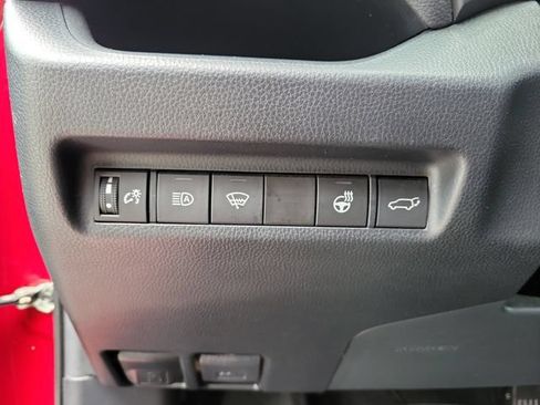 Used 2021 Toyota RAV4 XLE Premium FWD image 9