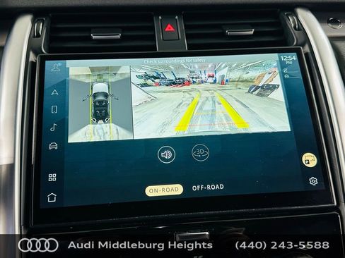 Used 2023 Land Rover Discovery S R-Dynamic image 12