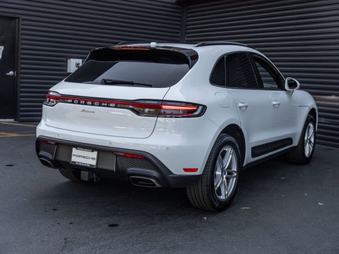 Certified 2025 Porsche Macan image 9