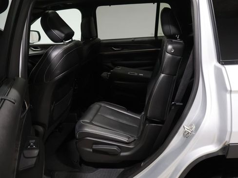 Used 2024 Jeep Grand Cherokee L Limited w/ Luxury Tech Group II image 16