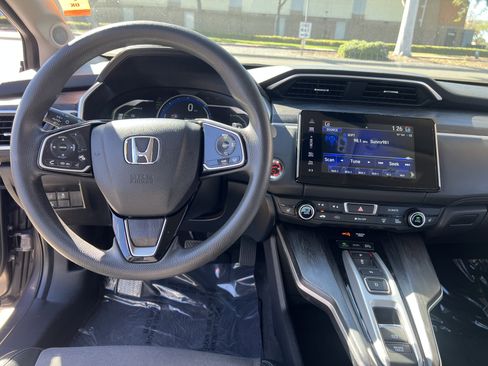 Used 2018 Honda Clarity Plug-In Hybrid image 18