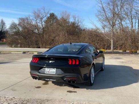 Used 2024 Ford Mustang GT Premium image 8