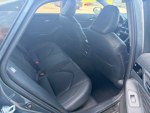 Used 2022 Toyota Avalon Limited FWD image 19
