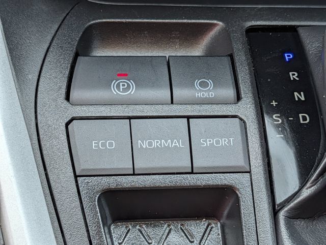 Used 2025 Toyota RAV4 XLE FWD image 15