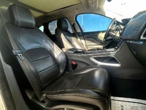 Used 2017 Jaguar F-PACE S image 9