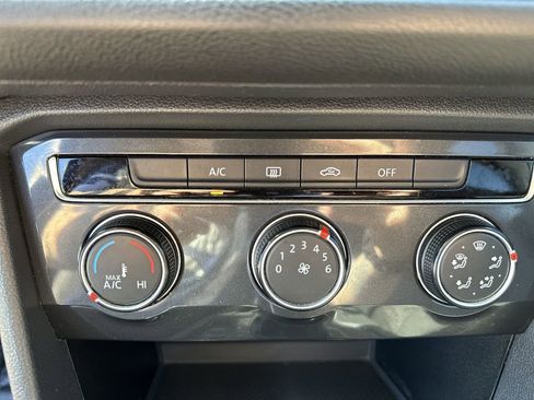 Used 2018 Volkswagen Tiguan S image 24