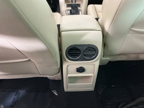 Used 2012 Volkswagen Tiguan S image 21