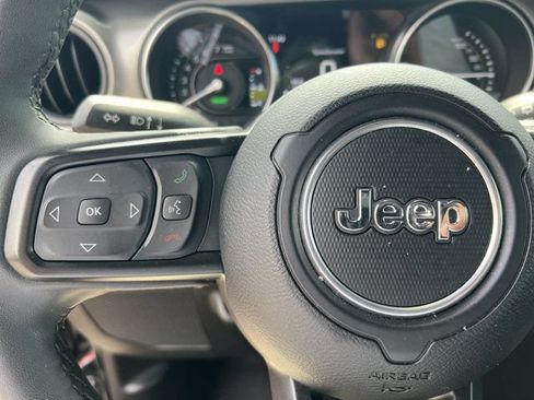 Used 2023 Jeep Wrangler Unlimited w/ Sun & Screen Package AWD/4WD image 33