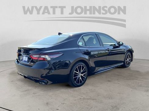 Used 2024 Toyota Camry SE image 5