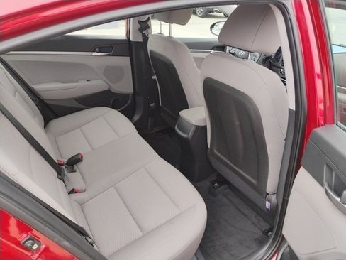 Used 2019 Hyundai Elantra SE image 32