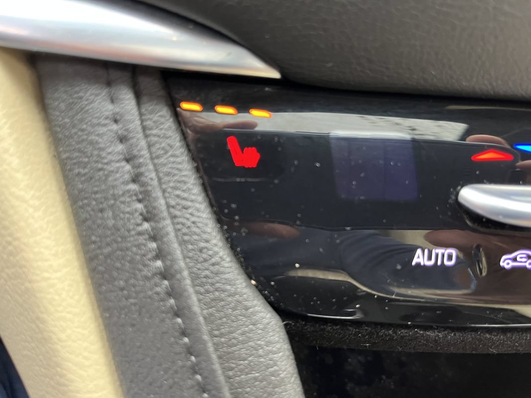 Used 2018 Cadillac XT5 Luxury w/ Driver Awareness Package AWD/4WD image 13
