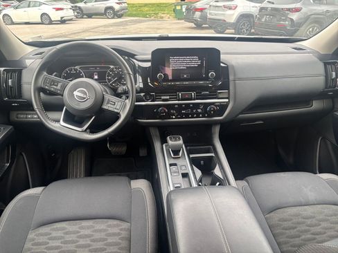 Used 2025 Nissan Pathfinder SV FWD image 34