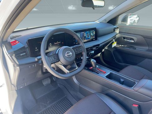 New 2026 Nissan Kicks SR w/ Cold Weather Package image 4