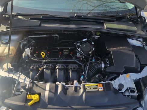 Used 2013 Ford Focus SE w/ SE Winter Pkg image 9