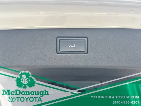 Used 2025 Volkswagen Tiguan SE R-Line AWD/4WD image 9