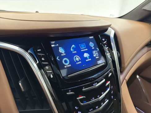 Used 2017 Cadillac Escalade Platinum RWD image 23