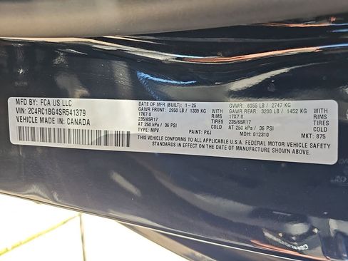 Used 2025 Chrysler Pacifica Select image 43