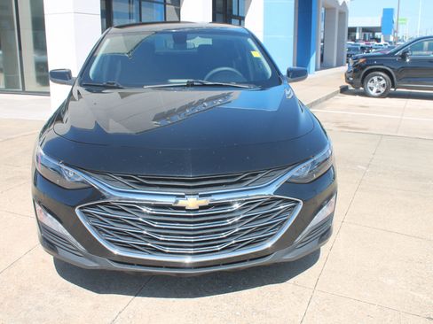 Used 2021 Chevrolet Malibu LT image 2