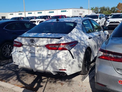 Used 2020 Toyota Camry SE image 6