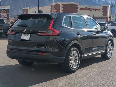 Used 2023 Honda CR-V LX image 3