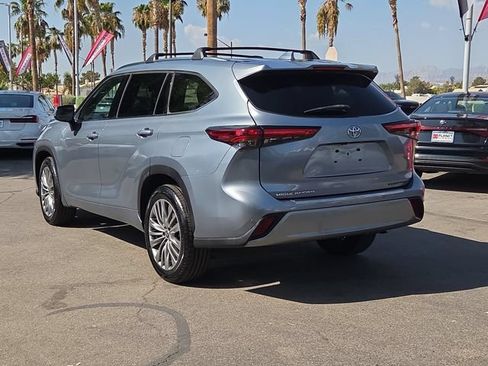 Used 2021 Toyota Highlander Platinum FWD image 8