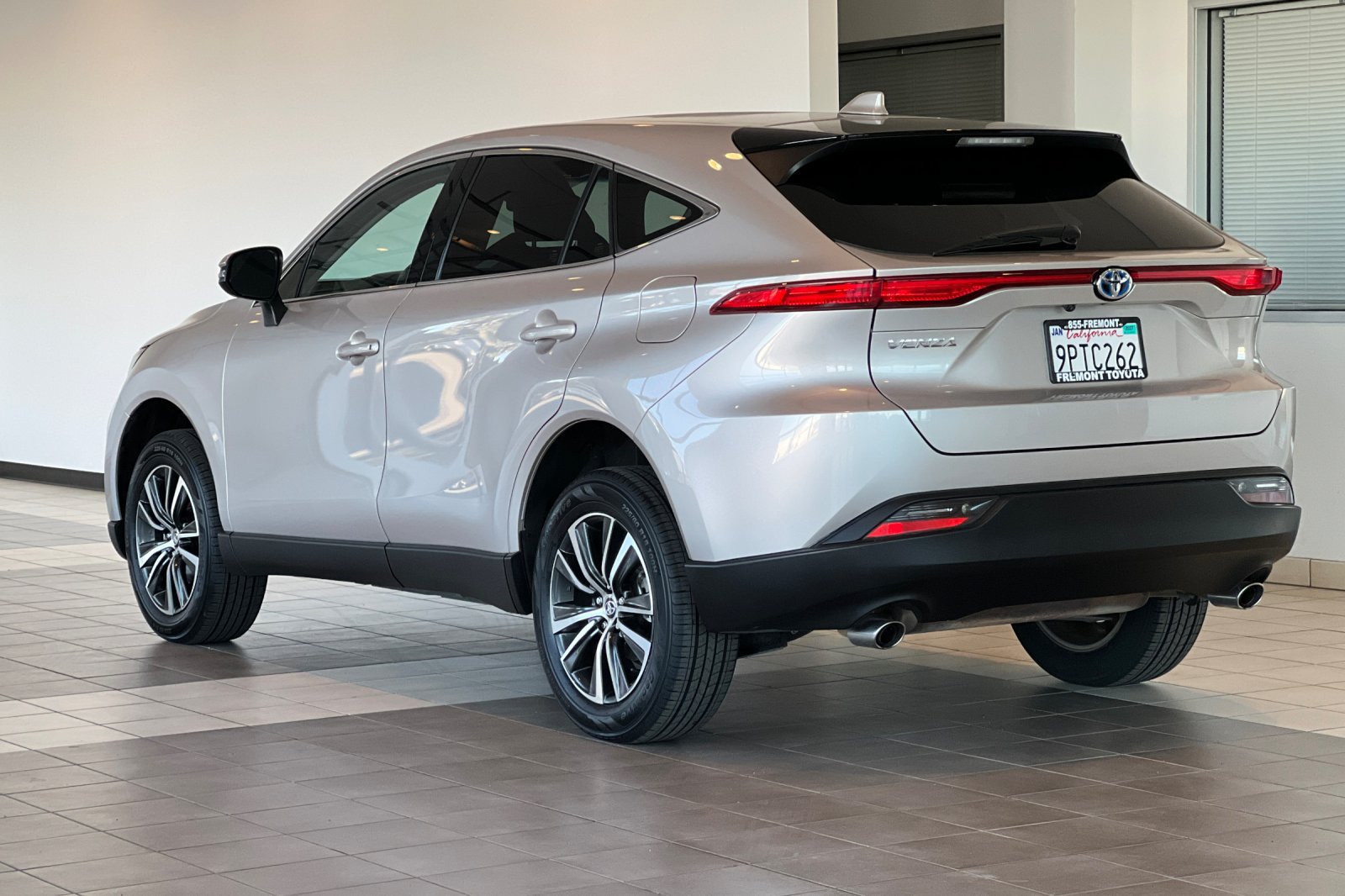 Certified 2024 Toyota Venza LE AWD/4WD image 6