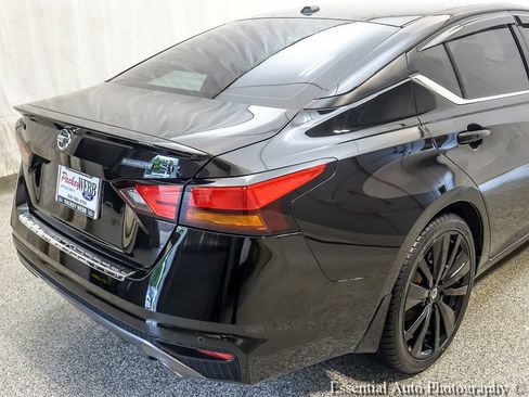 Used 2022 Nissan Altima 2.5 SR w/ Midnight Edition Package FWD image 7