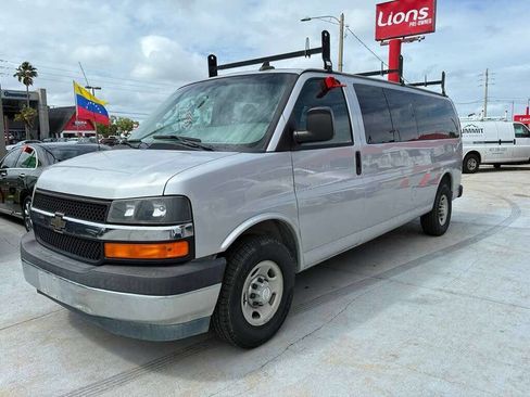 Used 2017 Chevrolet Express 3500 LT w/ LT Preferred Equipment Group image 4