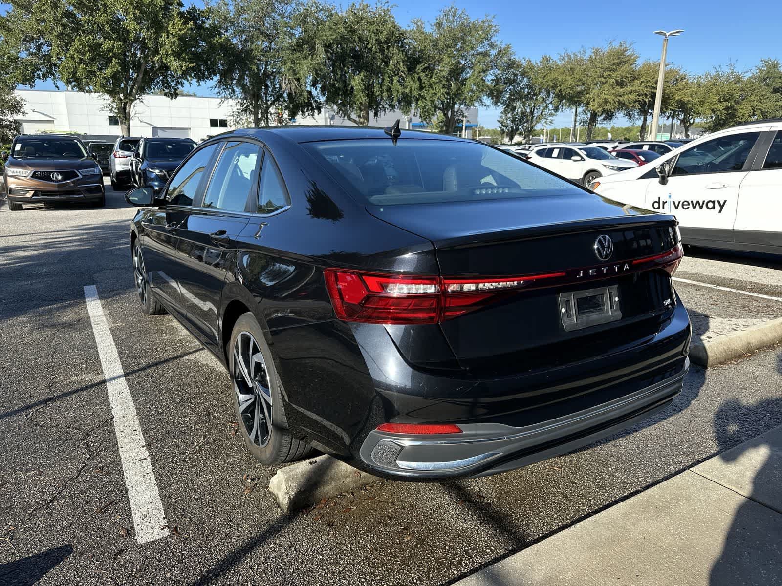 Used 2025 Volkswagen Jetta SEL FWD image 6