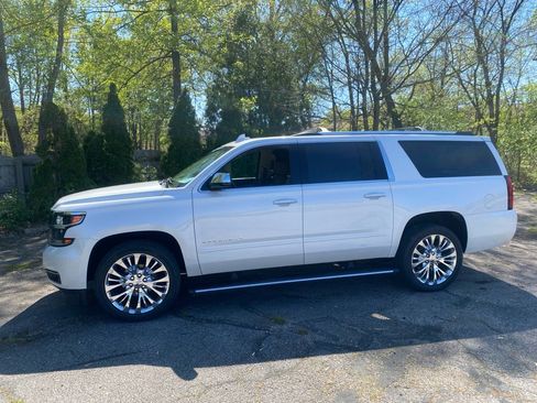 Used 2020 Chevrolet Suburban Premier AWD/4WD image 2