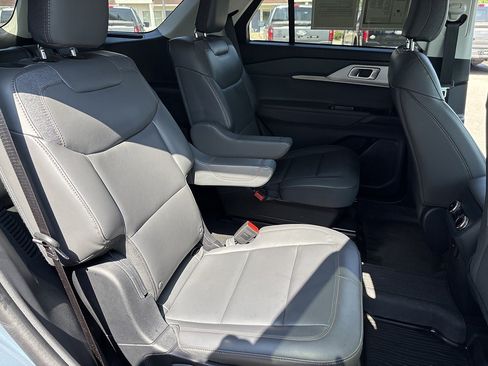 Used 2025 Ford Explorer Active w/ Active Comfort Package AWD/4WD image 16