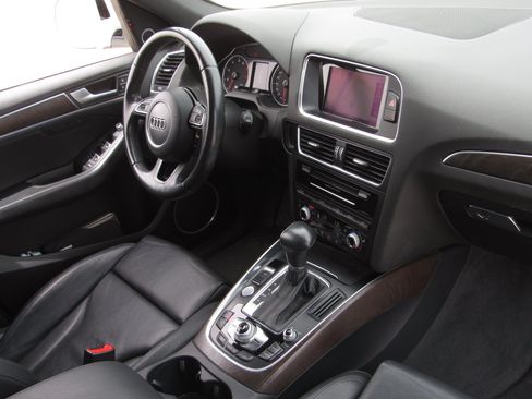 Used 2017 Audi Q5 3.0T Premium Plus w/ Technology Package AWD/4WD image 10