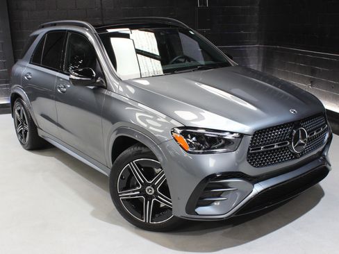 Used 2025 Mercedes-Benz GLE 580 4MATIC w/ Driver Assistance Package image 10