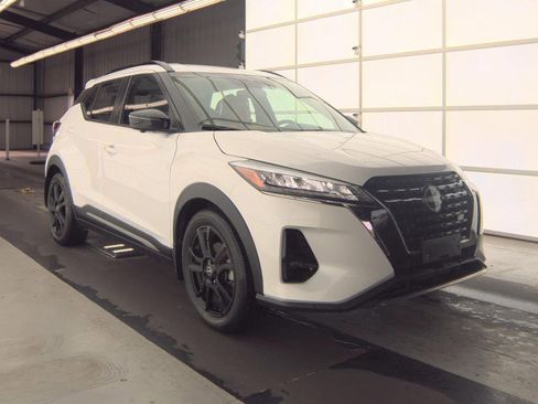 Used 2024 Nissan Kicks SR w/ SR Premium Package image 2